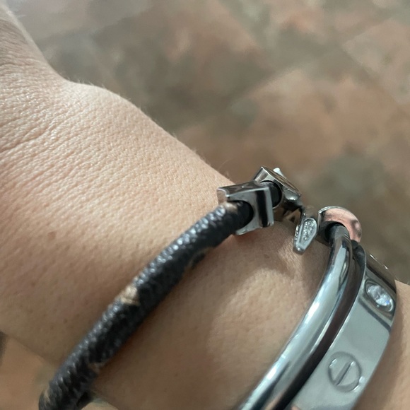 Gorgeous monogram, magnetic closure bracelet - Picture 4 of 7